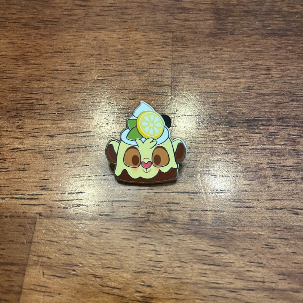Disney Munchlings Series 2 Mystery Pin Simba Lemon Chocolate Cake
